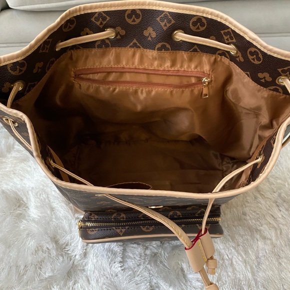 Backpack - Picture 3 of 6